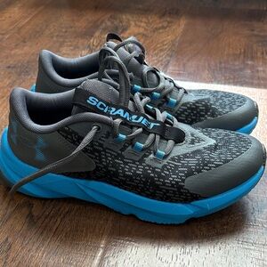 Boys Under Armour sneakers. Very good condition.